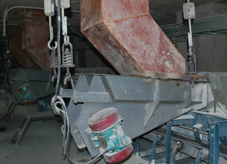 GZG振動給料機(jī)在選煤廠應(yīng)用問題的分析與解決 GZG振動給料機(jī)在選煤廠應(yīng)用問題的分析與解決